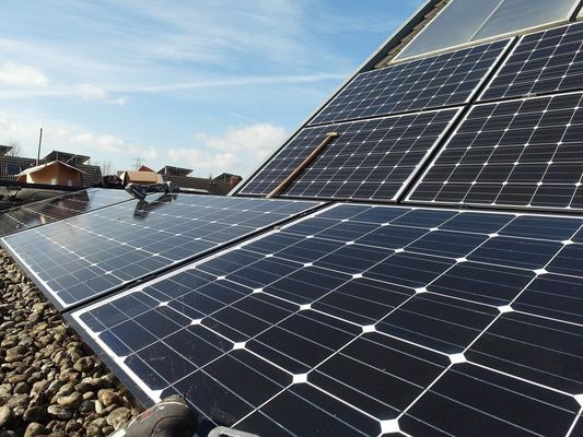 60 γεωργική άρδευση ηλιακού πλαισίου 280W 300W 315W 24v 400w 330w κυττάρων κυττάρων μονο μισή