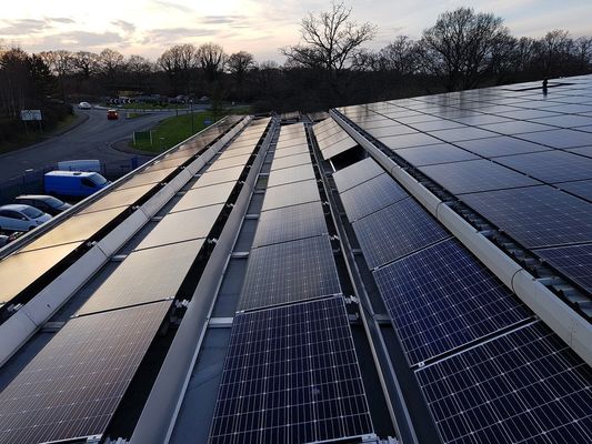 Το ηλιακό διπρόσωπο μονο Perc PV μισό συστημάτων 100kw 9bb έκοψε το ηλιακό πλαίσιο 445w 24v 350W 150W